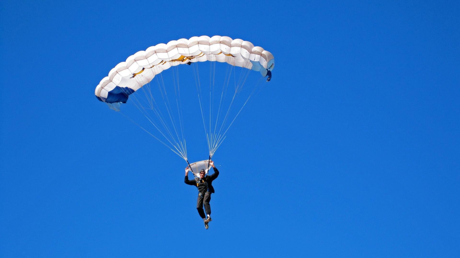 QQ飞车全新速度挑战赛激烈开战，极速飙车竞速体验，qq飞车手游qs极速